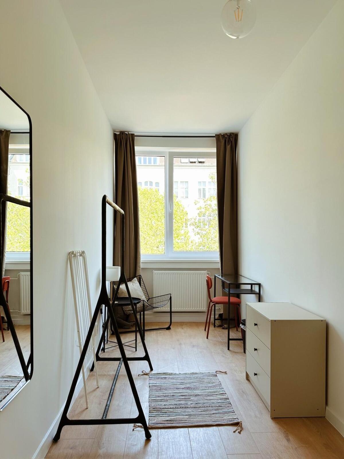 Helles Elegantes Zimmer In Berlin-schoeneberg 5 Appartement